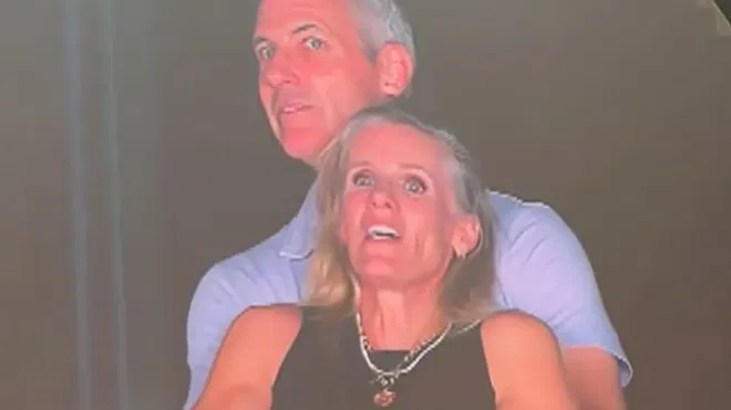 Coldplay kiss cam